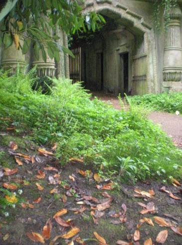 Egyptian avenue at Highgate