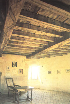 Montaigne interior